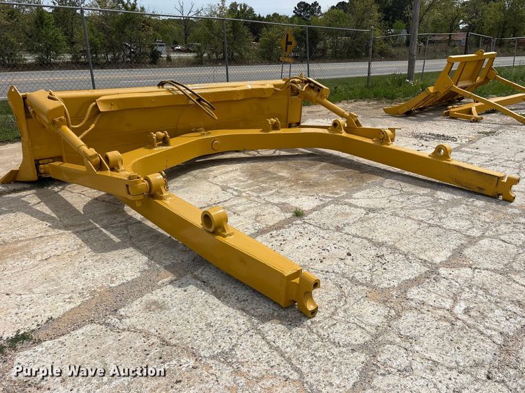 image for item ES8876 Caterpillar dozer blade