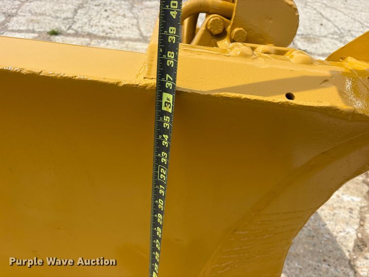 image for item ES8876 Caterpillar dozer blade