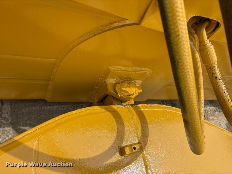 image for item ES8876 Caterpillar dozer blade