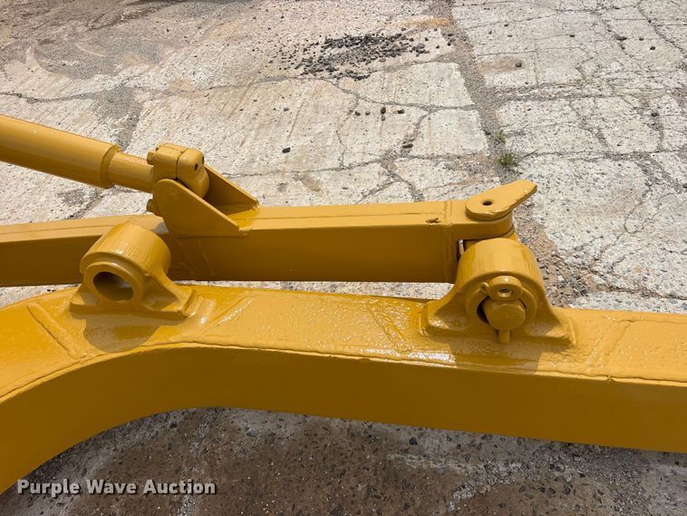 image for item ES8876 Caterpillar dozer blade