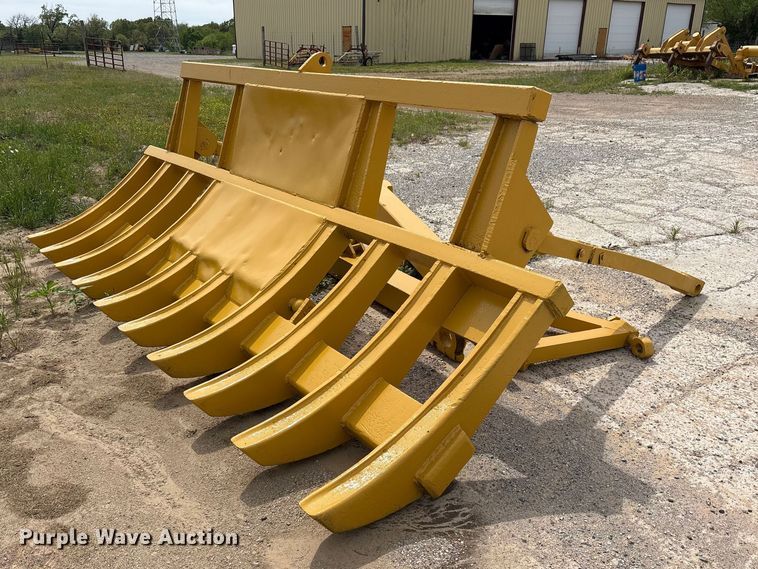 image for item ES8877 Caterpillar root rake