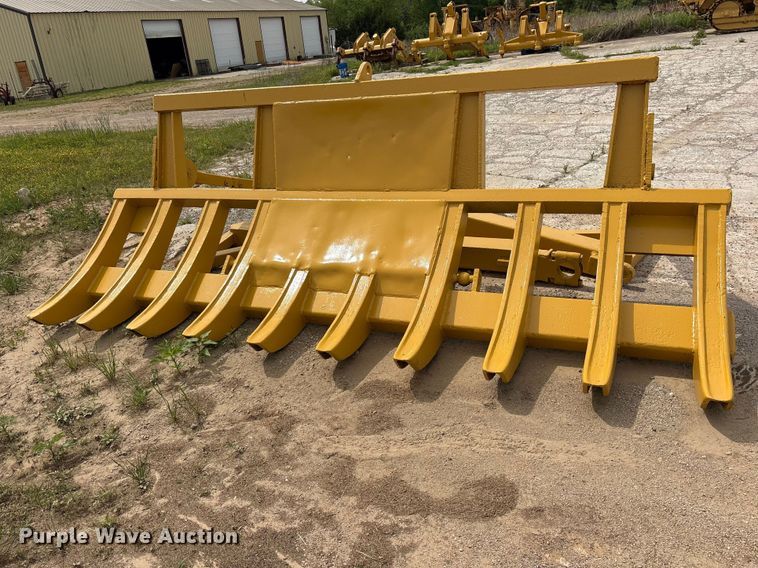 image for item ES8877 Caterpillar root rake