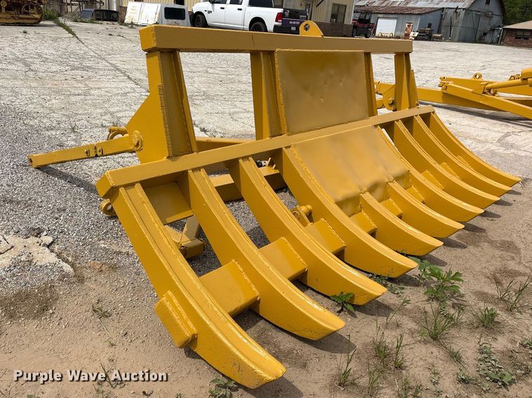image for item ES8877 Caterpillar root rake