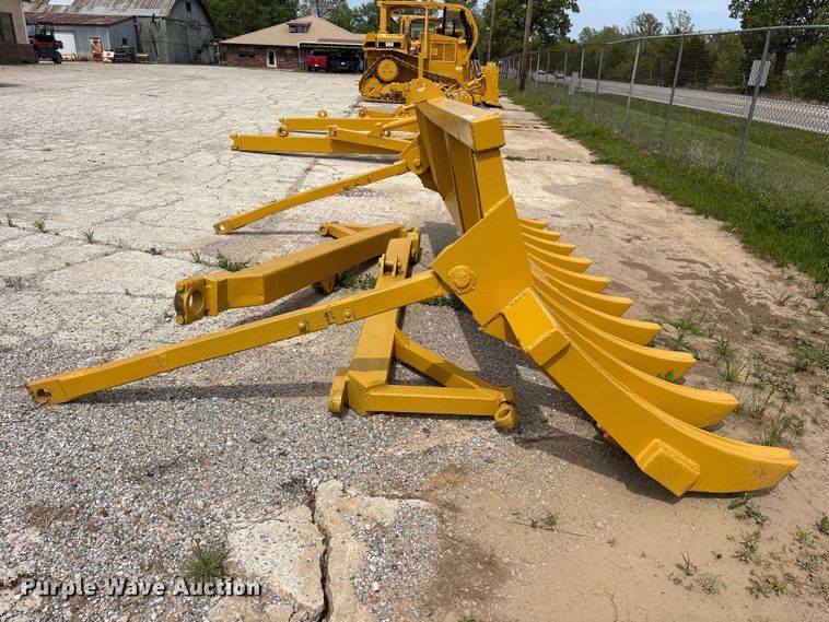 image for item ES8877 Caterpillar root rake