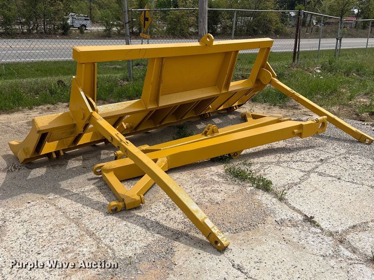 image for item ES8877 Caterpillar root rake