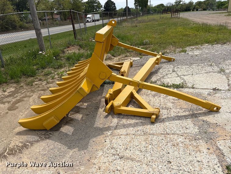 image for item ES8877 Caterpillar root rake