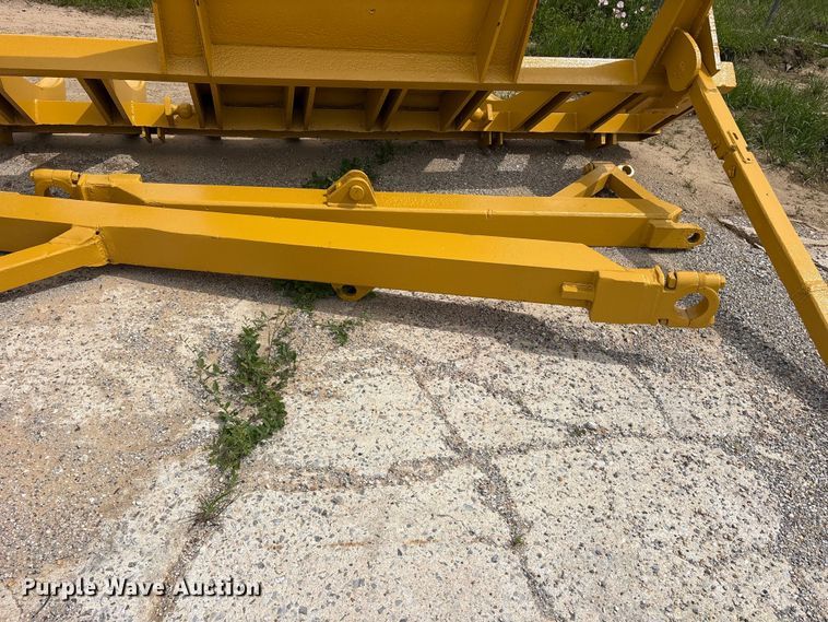 image for item ES8877 Caterpillar root rake