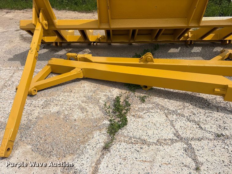 image for item ES8877 Caterpillar root rake