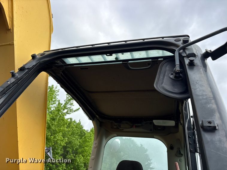image for item ES8892 2013 Kobelco SK70SR-2 mini excavator