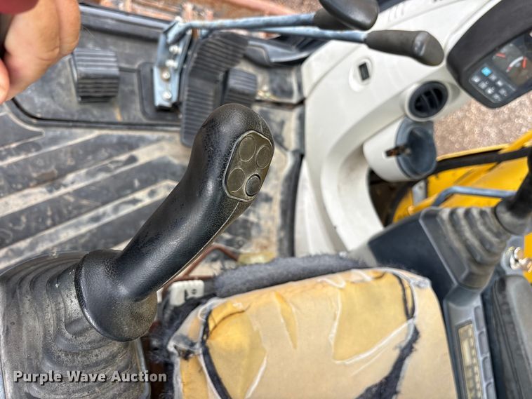 image for item ES8892 2013 Kobelco SK70SR-2 mini excavator