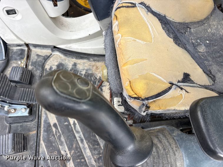 image for item ES8892 2013 Kobelco SK70SR-2 mini excavator
