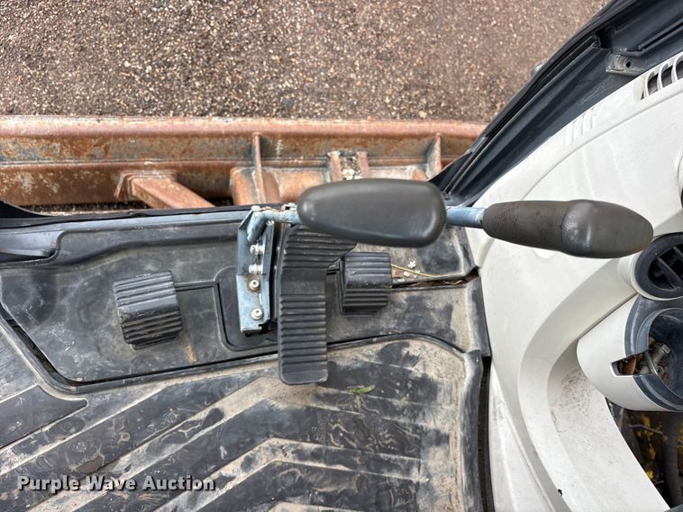 image for item ES8892 2013 Kobelco SK70SR-2 mini excavator