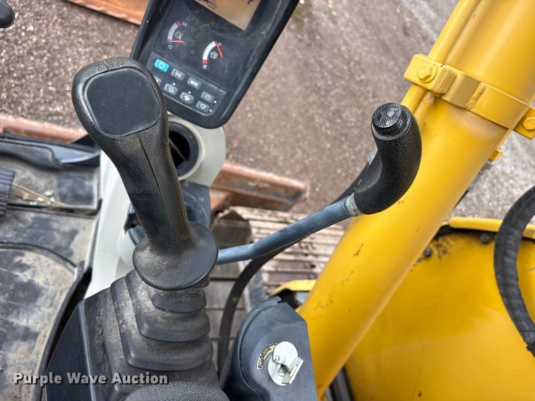 image for item ES8892 2013 Kobelco SK70SR-2 mini excavator
