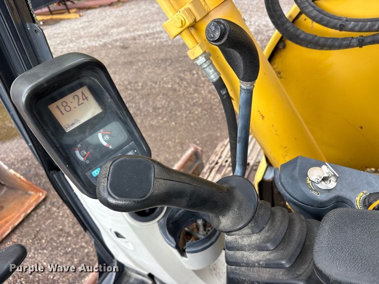 image for item ES8892 2013 Kobelco SK70SR-2 mini excavator