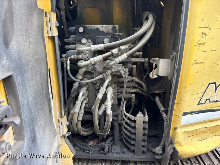 image for item ES8892 2013 Kobelco SK70SR-2 mini excavator