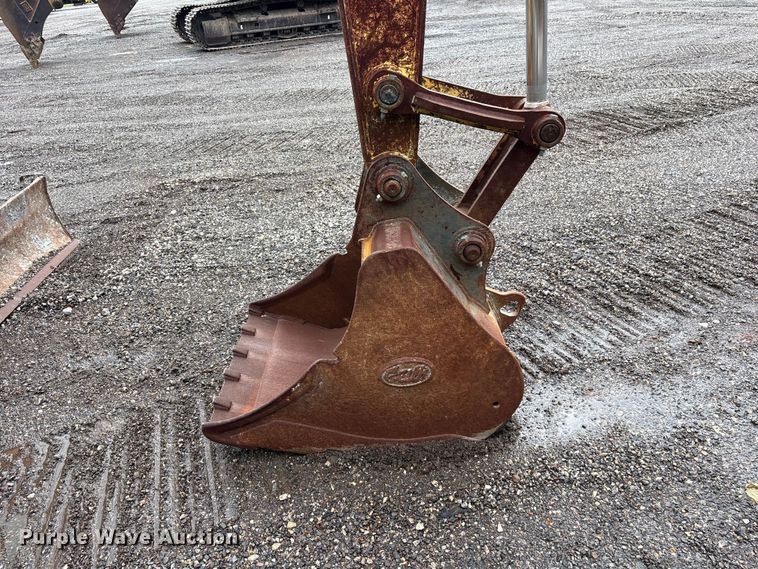 image for item ES8893 2009 Kobelco SK70SR-2 mini excavator