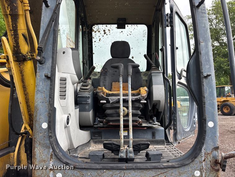 image for item ES8893 2009 Kobelco SK70SR-2 mini excavator