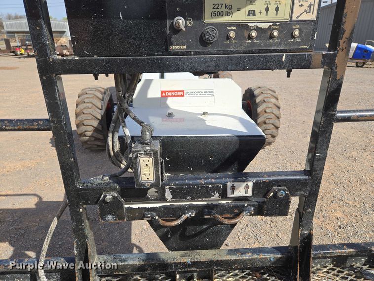 image for item ET1474 2007 Snorkel TB-42CU boom lift