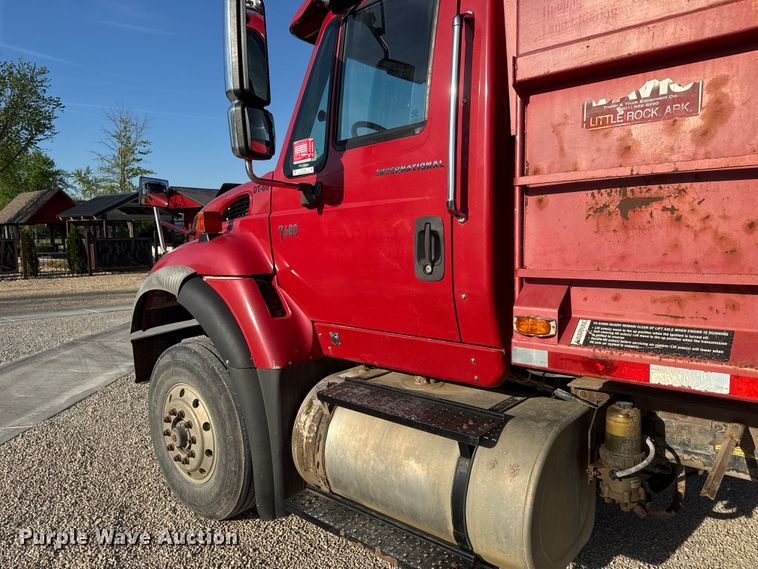 image for item ET1923 2006 International 7600 dump truck