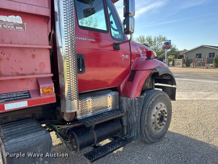 image for item ET1923 2006 International 7600 dump truck