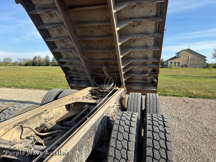 image for item ET1923 2006 International 7600 dump truck