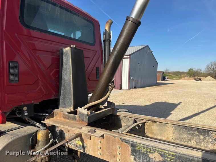 image for item ET1923 2006 International 7600 dump truck