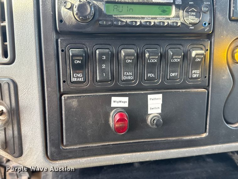 image for item ET1923 2006 International 7600 dump truck