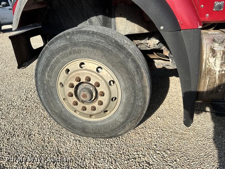 image for item ET1923 2006 International 7600 dump truck