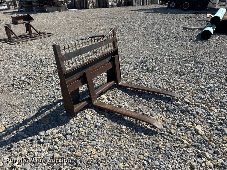 image for item ET1947 skid steer forks