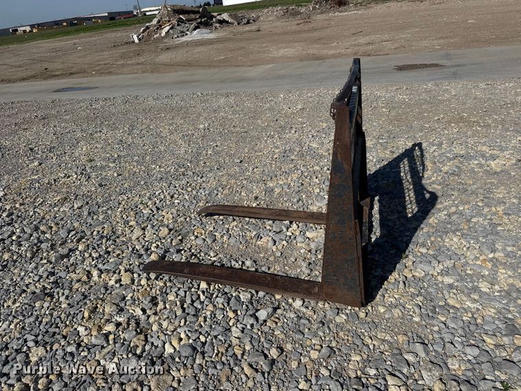 image for item ET1947 skid steer forks