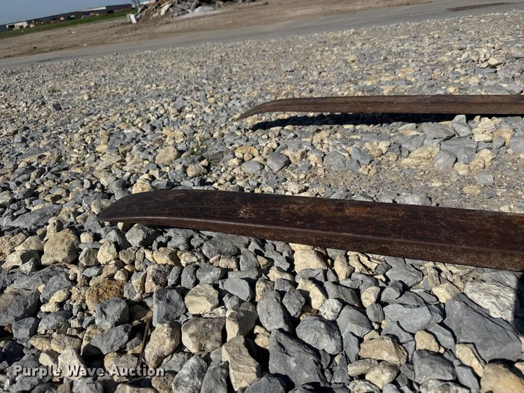 image for item ET1947 skid steer forks