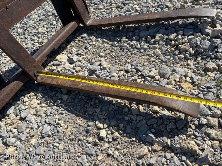 image for item ET1947 skid steer forks