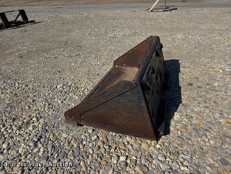 image for item ET1949 skid steer bucket