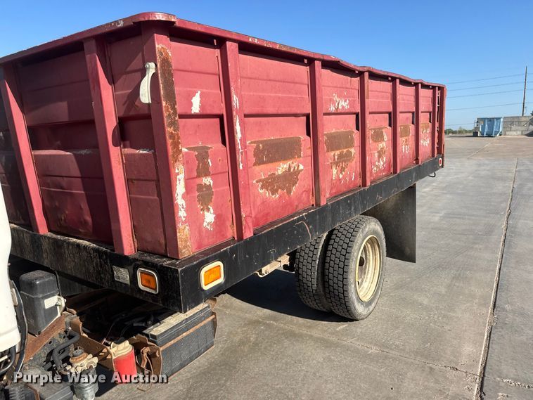 image for item ET1956 2005 Isuzu NPR dump truck