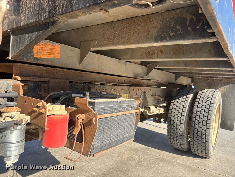 image for item ET1956 2005 Isuzu NPR dump truck