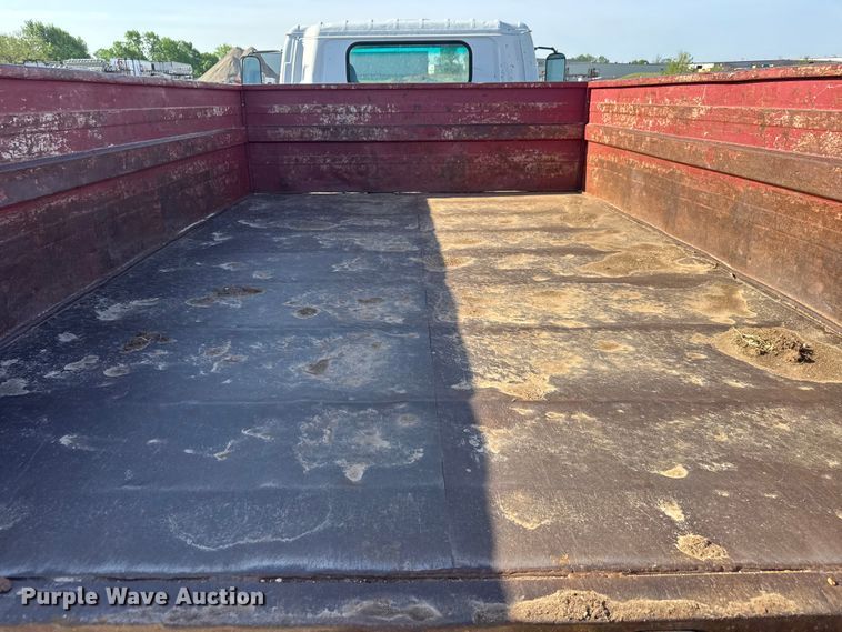 image for item ET1956 2005 Isuzu NPR dump truck