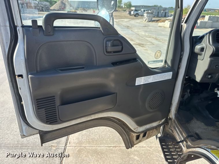 image for item ET1956 2005 Isuzu NPR dump truck