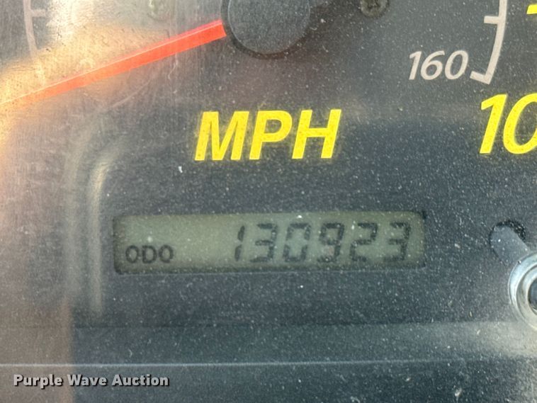 image for item ET1956 2005 Isuzu NPR dump truck