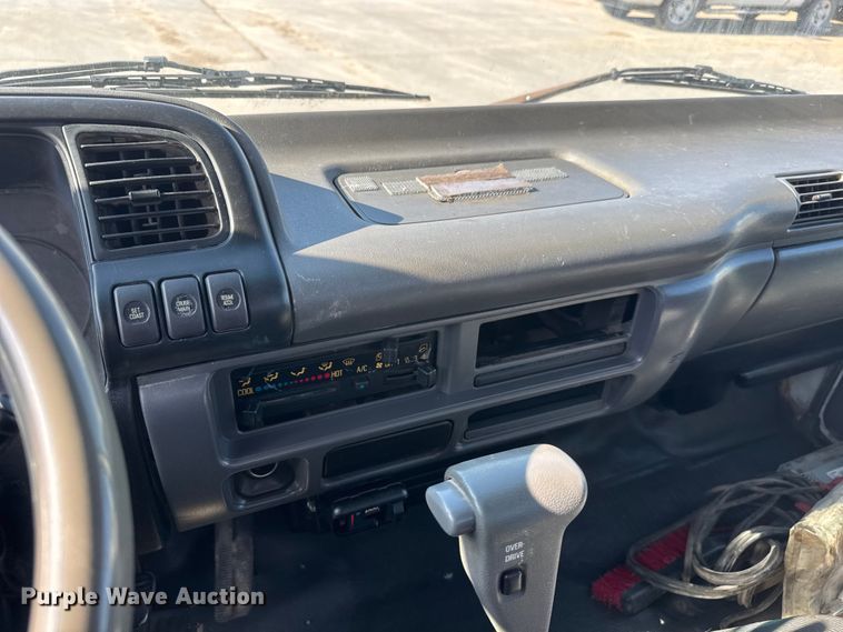 image for item ET1956 2005 Isuzu NPR dump truck