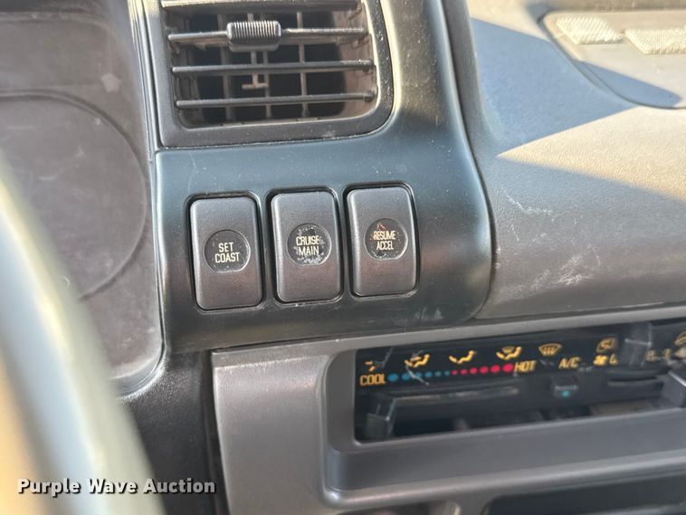 image for item ET1956 2005 Isuzu NPR dump truck