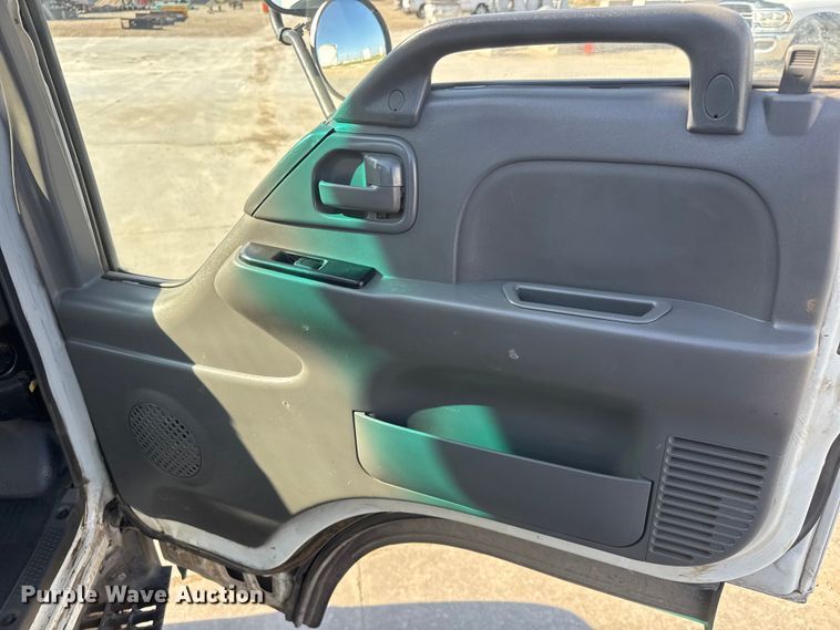 image for item ET1956 2005 Isuzu NPR dump truck