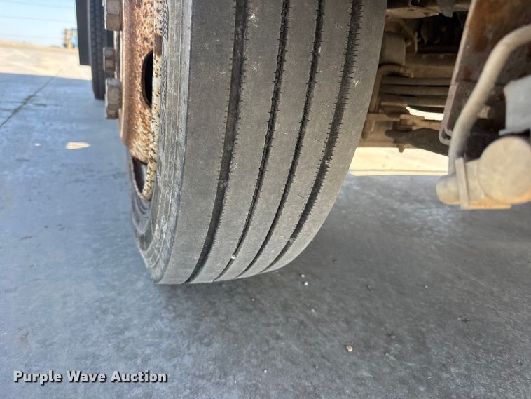 image for item ET1956 2005 Isuzu NPR dump truck