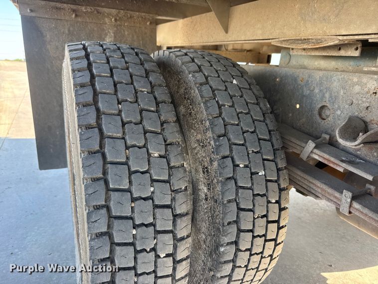 image for item ET1956 2005 Isuzu NPR dump truck