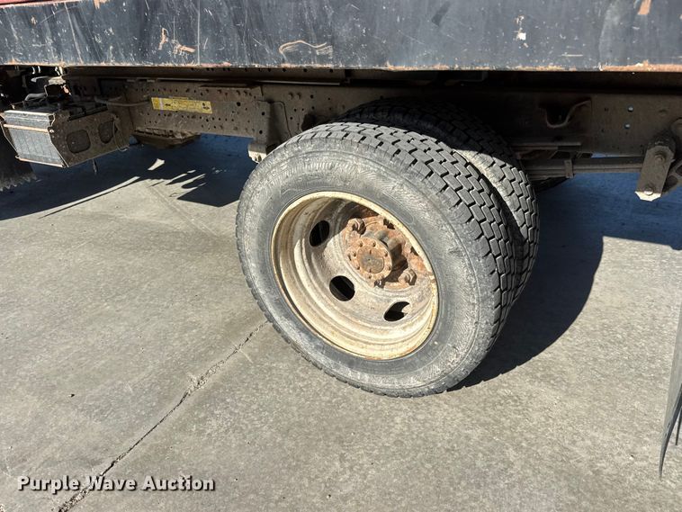 image for item ET1956 2005 Isuzu NPR dump truck