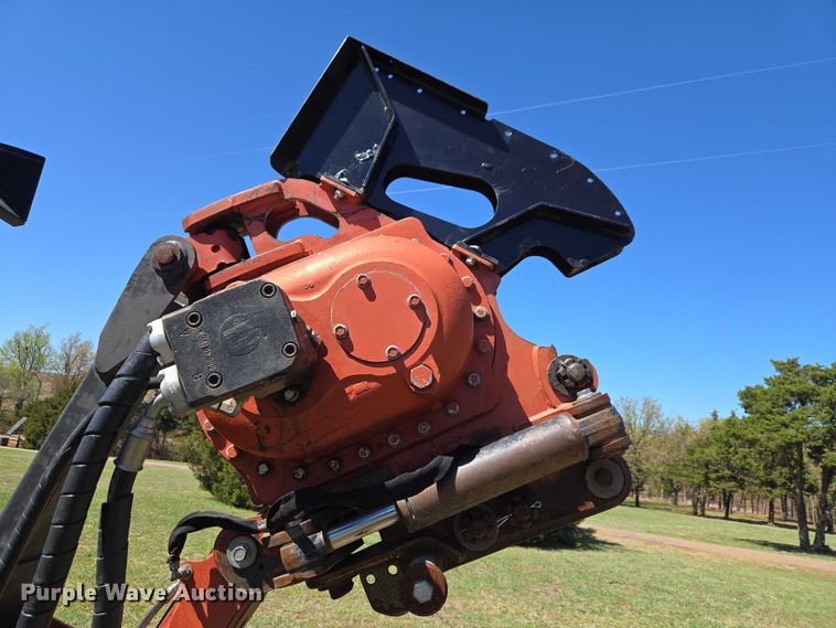 image for item ET5197 2014 Ditch Witch RT120 QUAD vibratory cable plow