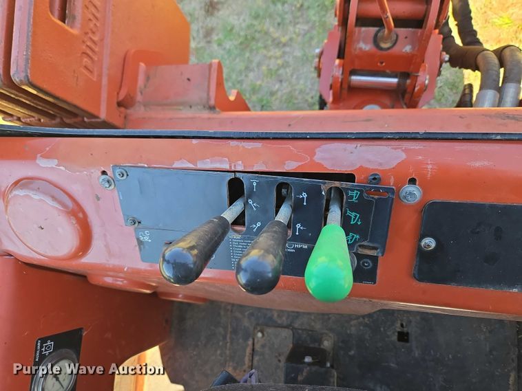 image for item ET5197 2014 Ditch Witch RT120 QUAD vibratory cable plow