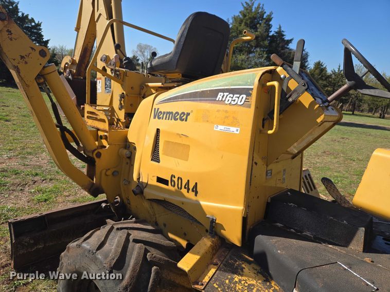 image for item ET5205 2005 Vermeer RT650 vibratory cable plow