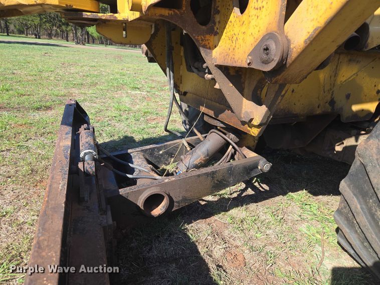 image for item ET5205 2005 Vermeer RT650 vibratory cable plow