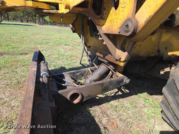 image for item ET5205 2005 Vermeer RT650 vibratory cable plow