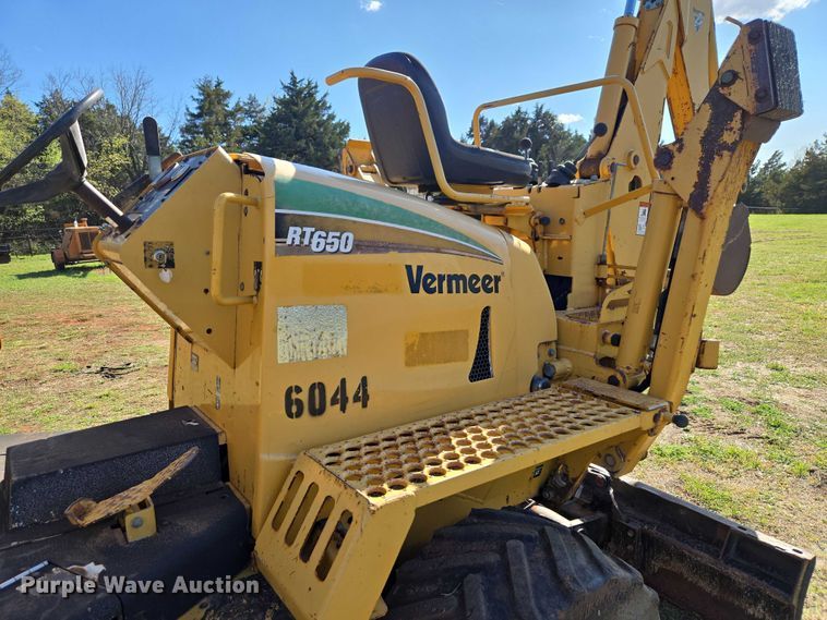 image for item ET5205 2005 Vermeer RT650 vibratory cable plow